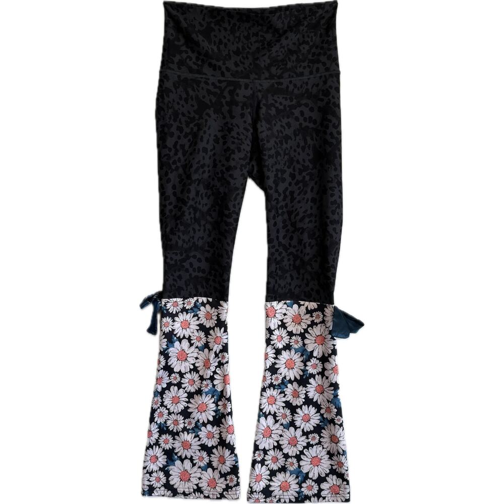 OLD NAVY ACTIVE Bell Bottom Flared Black Leopard Floral Leggings Women's Size M